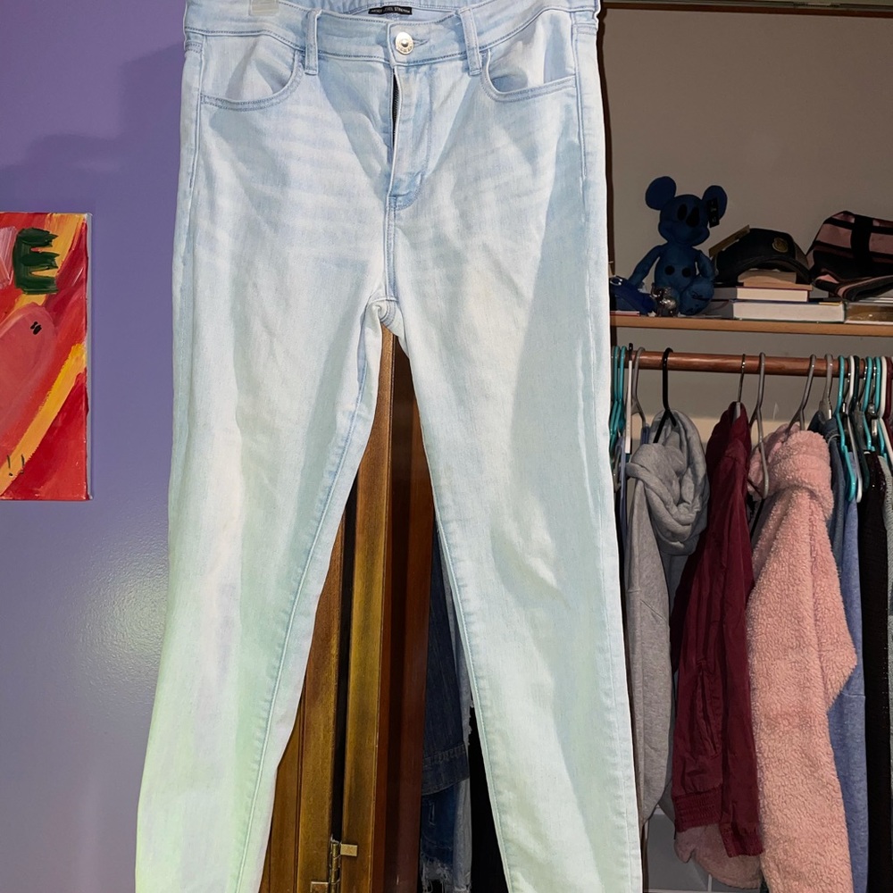 Light Wash American Eagle high waisted skinny jean